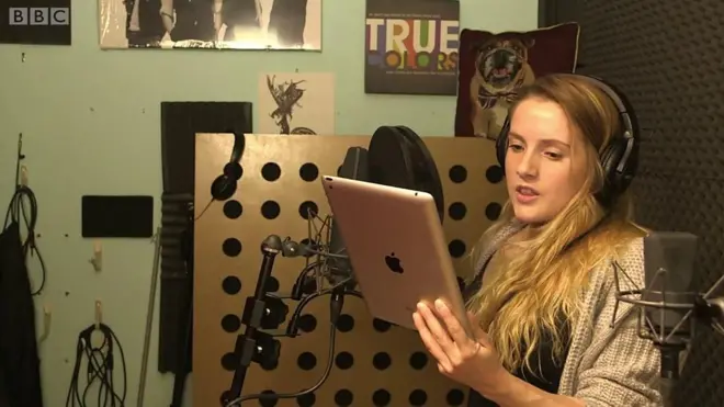 합창단원들이 따로 노래를 부른 까닭