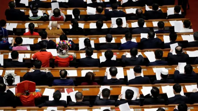 根据该方案，改革后，中国国务院正部级机构减少8个，副部级机构减少7个。