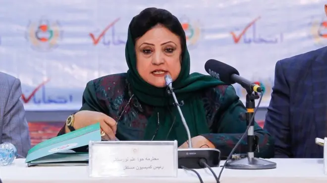 د ټاکنو کمېسیون مشره وایي چې دوی د رایو په چاڼ بوخت دي