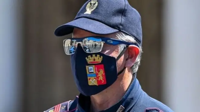 Italiyada polisi maskası formaya uyğunlaşdırılıb.