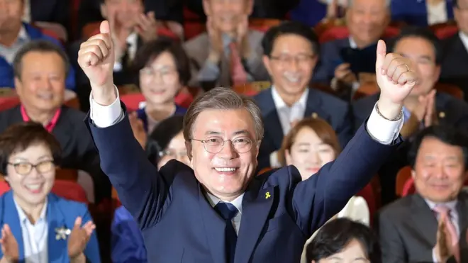 Ông Moon Jae-in giành chiến thắng trong cuộc bầu cử tổng thống Nam Hàn, theo kết quả thăm dò ý kiến ngoài phòng phiếu
