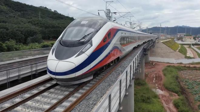 รถไฟสายจีน-ลาว ขบวนที่รับผู้โดยสารวิ่งด้วยอัตราเร็ว 160-200 กม.ต่อชั่วโมง