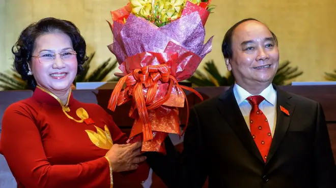 Thủ tướng Nguyễn Xuân Phúc và Chủ tịch Quốc hội Nguyễn Thị Kim Ngân tại Quốc hội tháng 4/2016.