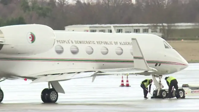 بالفيديو: طائرة رئاسية يرجح أنها تقل بوتفليقة تغادر مطار جنيف