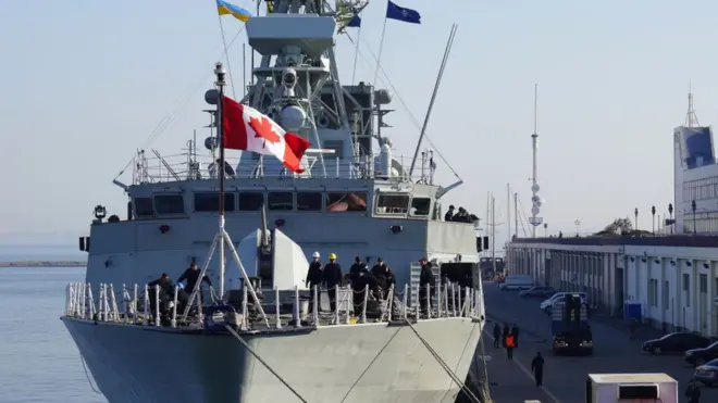 Một tàu hải quân của Canada đỗ tại Odessa - hình minh họa