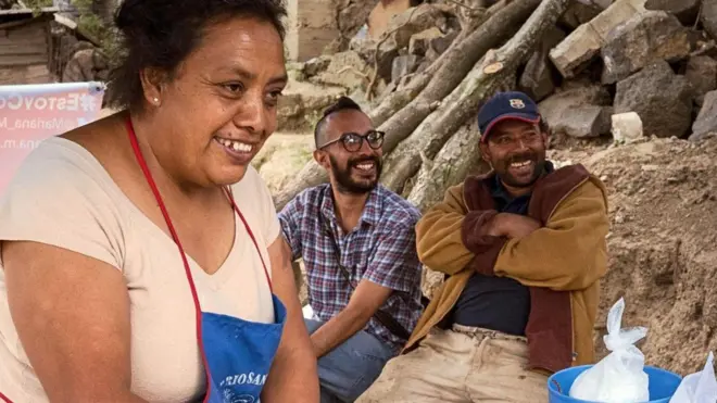 Mientras caminas por las escarpadas calles de los pueblos de Milpa Alta, es posible que te inviten a platicar, tomar pulque o probar un tlacoyo recién preparado.