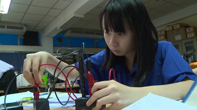 หนึ่งในนักเรียนในค่ายของสถาบันส่งเสริมการสอนวิทยาศาสตร์และเทคโนโลยี