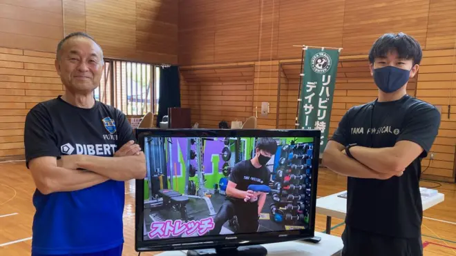 Makoto Fukuda, de 67 anos, adora esportes e joga futebol com regularidade