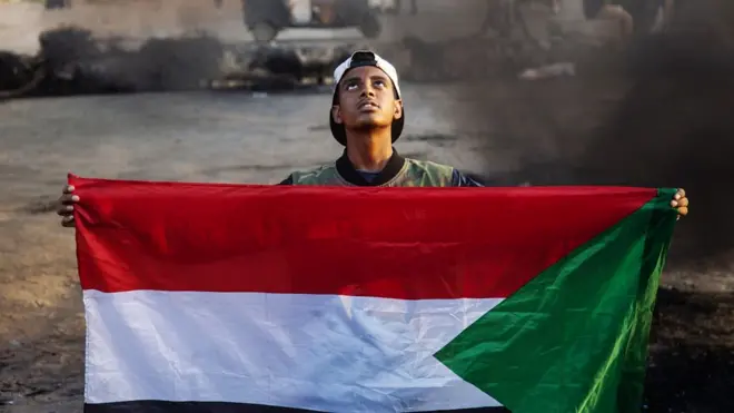 "الشارع السوداني يقود نفسه بنفسه"