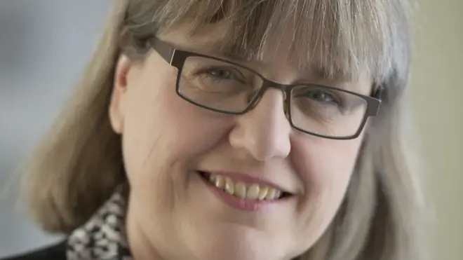 تتقاسم ستريكلاند جائزة هذا العام مع آرثر آشكين، من الولايات المتحدة، وجيرار مورو، من فرنس