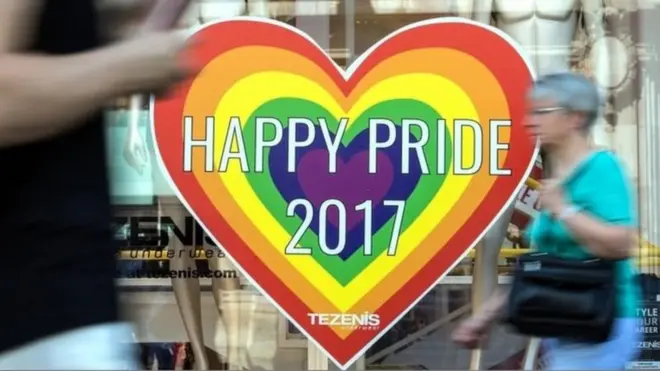 شعار المسيرة لعام 2017 هو "الحب يقع هنا"