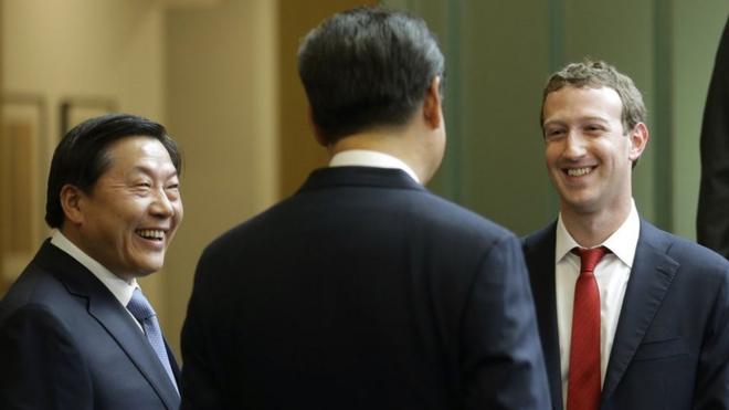 2015年，中国国家主席习近平访问美国，扎克伯格曾经以商界代表团之一的身分与习近平见面。