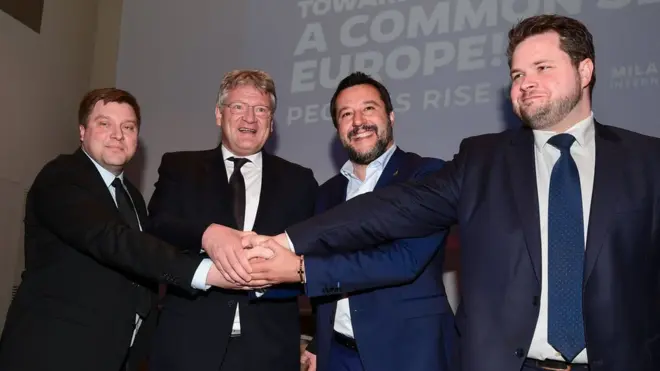 El viceprimer ministro italiano, Matteo Salvini, lanzó una alianza de partidos populistas de derechas el pasado 8 de abril en Milán para las próximas elecciones europeas. En la foto, Olli Kotro, miembro del Partido de los Finlandeses; Joerg Meuthe, de Alternativa por Alemania; Salvini y Anders Primdahl Vistisen, del Partido Popular de Dinamarca.