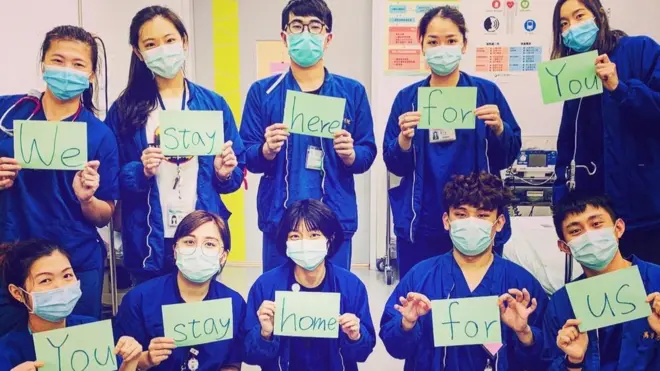 在台北市萬芳醫院急診室的護理師在防疫最前線