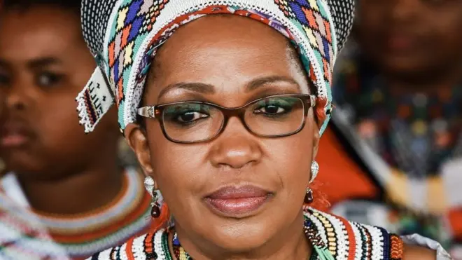 Umwamikazi Mantfombi Dlamini Zulu mu birori byitwa ' Zulu 200' byo kwizihiza ukubaho kwa Zulu Nation ku kibuga cy'indege cya 'King Shaka International airport' i Durban omu kwezi kwa cyenda, 2013.