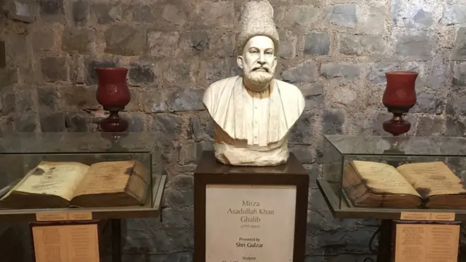 غالب کا مجسمہ