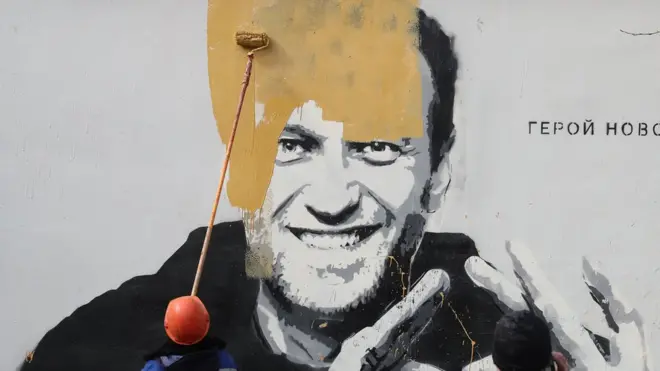 В апреле этого года в Санкт-Петербурге появилось граффити с изображением Навального, которое вскоре закрасили