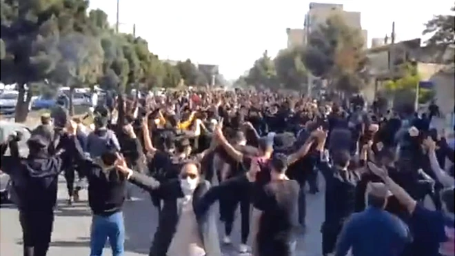 تظاهرات سوگواران در چهلم حدیث نجفی در کرج