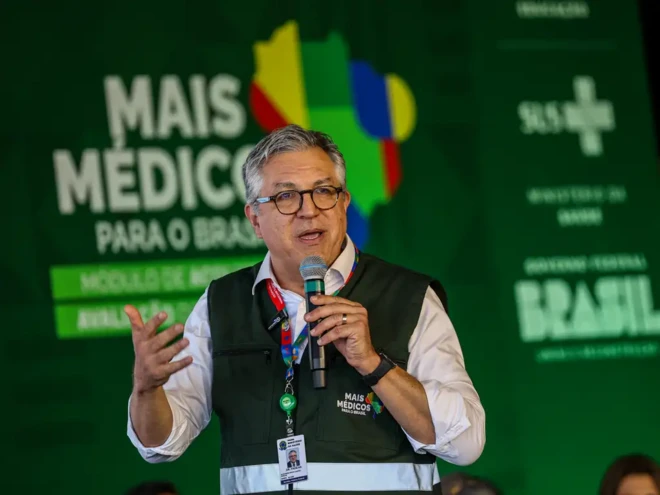 O ministro da Saúde, Alexandre Padilha, em anúncio a expansão do programa Mais Médicos com a oferta de novas vagas no primeiro edital de 2025 