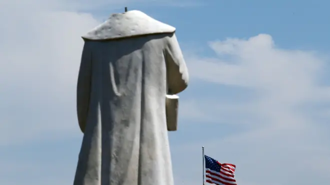 شهدت عدة ولايات أمريكية تخريب عدد من تماثيل كولومبوس