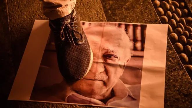 دولت ترکیه فتح الله گولن را ''رهبر یک جریان تروریستی'' می داند