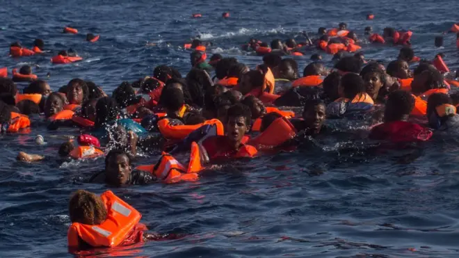 Dis migrants dem end up inside water, as dem try to enter Italy inside boat wey dem make with wood