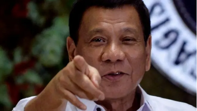 Presiden Filipina, Rodrigo Duterte, mengatakan "semua pihak mencoba merebut" Laut Cina Selatan.