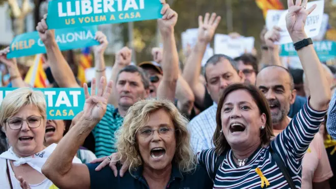 کاتالونیہ میں آزادی کے ریفرنڈم نے ملک میں سیاسی بحران پیدا کردیا ہے