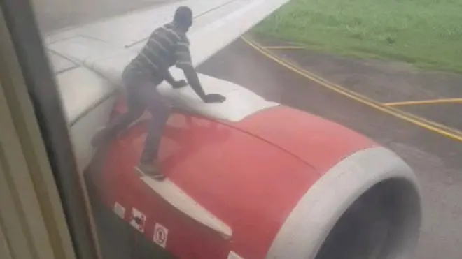 Di man ontop di plane