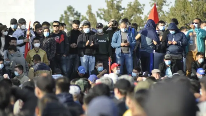 Кыргызстанда 4-октябрда өткөн талаштуу парламенттик шайлоодон кийин бийлик алмашып, курч саясий окуялар болду