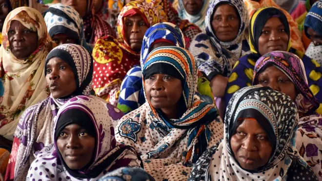 الأرامل يُحرمن من ميراث أزواجهن الذي يجتهدن لجمعه معهم. والصورة من تجمع للنا في أغسطس/آب الماضي