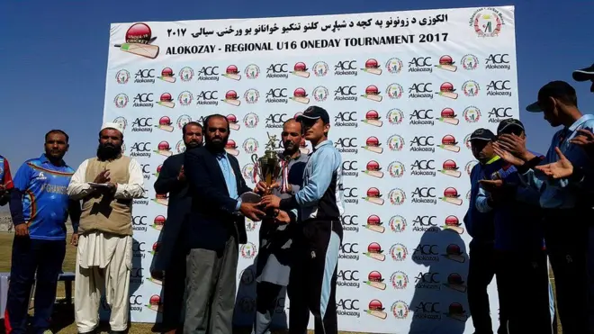 پای لوبې ته د مس عینک او بند امیر لوبډلو لاره پیدا کړې، چې بند امیر لوبډلې وکولای شول، سیالي لوبډلې ته په ۶ ویکټو لویه توپیر ماتې ورکړې.