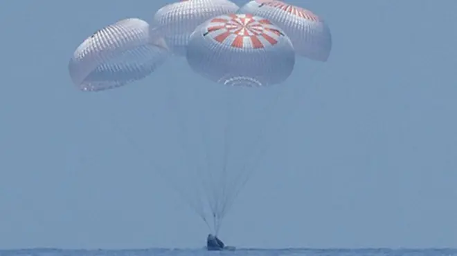 Spejs Iks sleće na Zemlju