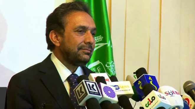 په ښې حکومتولۍ کې د ولسمشر پخواني ځانګړي استازي احمد ضیاء مسعود د تېرې سې شنبې په ورځ ګوتڅنډنه وکړه چې د ده په لرې کولو سره ولسمشر غني افغانستان د بې ثباتۍ او کورنۍ جګړې لور ته کاږي.