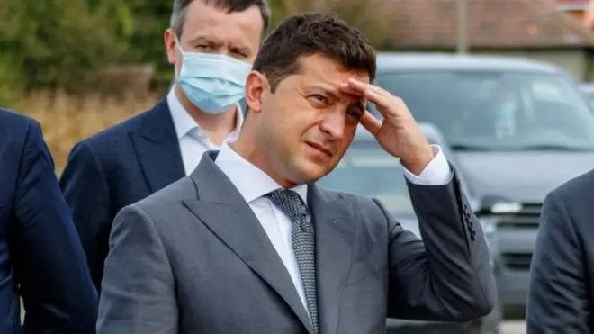 Володимир Зеленський ще на виборах обіцяв запитувати у людей про їхню думку щодо важливих державних питань