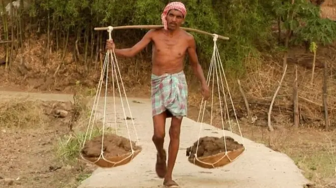 गोबार ख़रीदेगी छत्तीसगढ़ सरकार, गोमूत्र ख़रीदी
