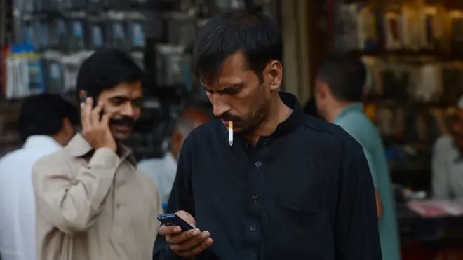 ورلڈ بینک کی رپورٹ میں بتایا گیا ہے کہ پاکستان میں غربت کی تعداد میں 'حیرت انگیز' حد تک کمی دیکھنے میں آئی ہے