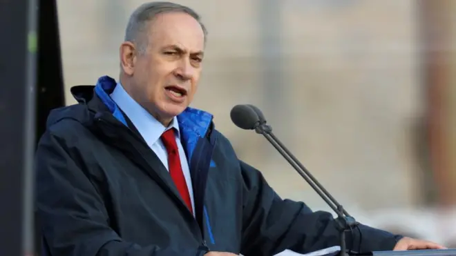 أثيرت مزاعم أن نتنياهو تلقى هدايا بصورة غير مشروعة من رجال أعمال