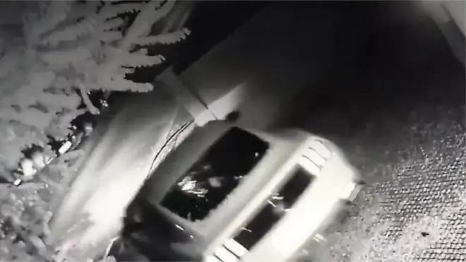 كيف تمكن لصان من سرقة سيارة فارهة في لندن؟