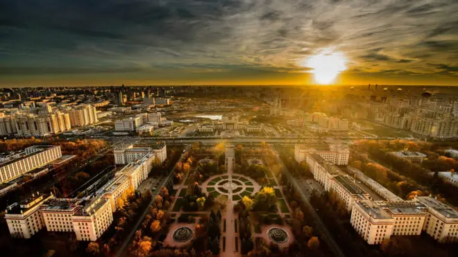 Вид на территорию МГУ им. Ломоносова из Главного здания