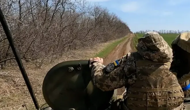 ทหารจากด้านหลัง