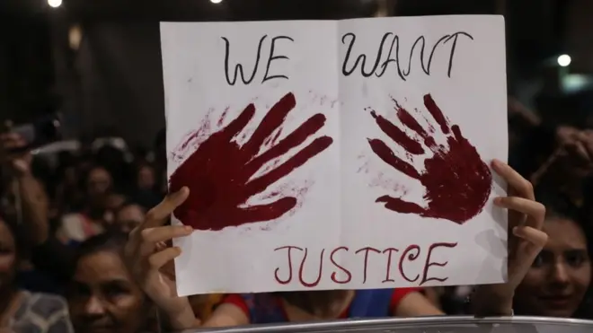 Здравствени радници су изашли на улице након што је стажисткиња медицине убијена у болници у Колакти