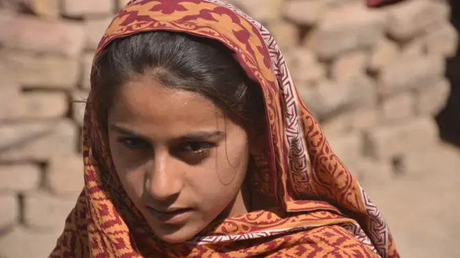 دھماکے کے بعد سے آسیہ کے سر میں درد رہتا ہے