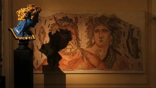 Katia Traboulsia tarafından yapılan ve patlamada zarar gören bir büst.