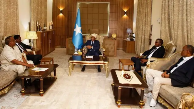 Madaxdii heshiiska Dhuusamareeb saxixday