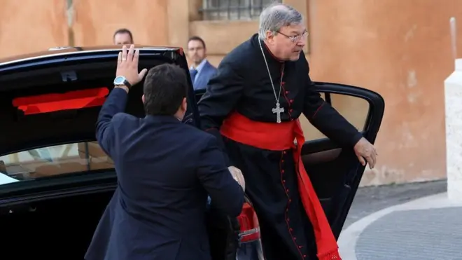 Hồng y Pell tới dự một buổi lễ tại Vatican