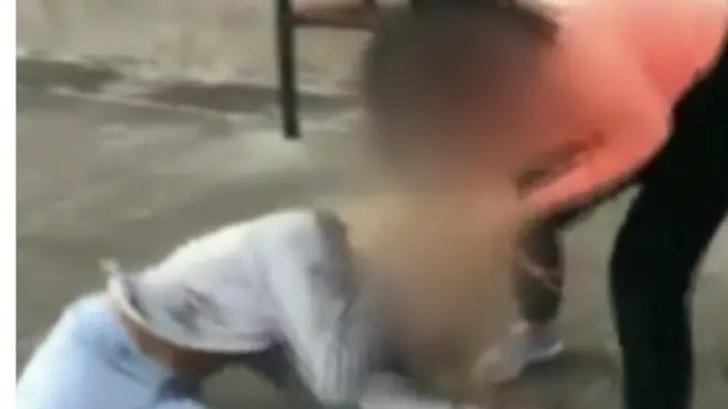 Video penganiayaan tersebut kini telah dihapus dari Facebook.