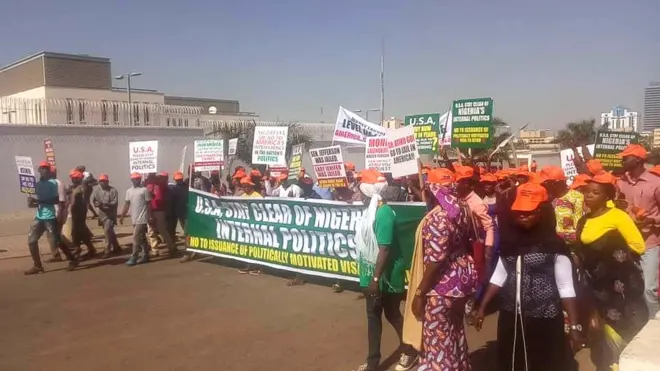 'If you give Atiku visa you dey support corruption' - Dis group of protesters dey tell American Embassy for Abuja