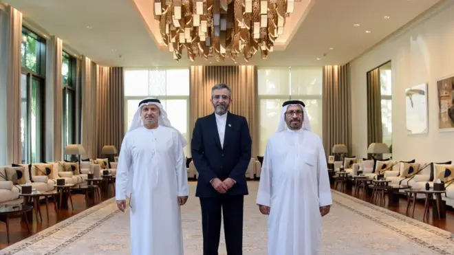 نائب وزير الخارجية الإيراني و المستشار أنور قرقاش ووزير الدولة خليفة شاهين المرر