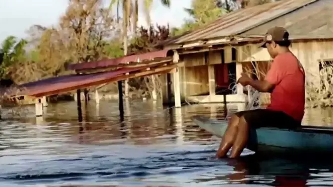 село біля дамби